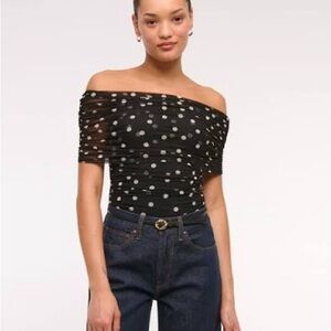 Abercrombie & Fitch Black and White Off-Shoulder Blouse